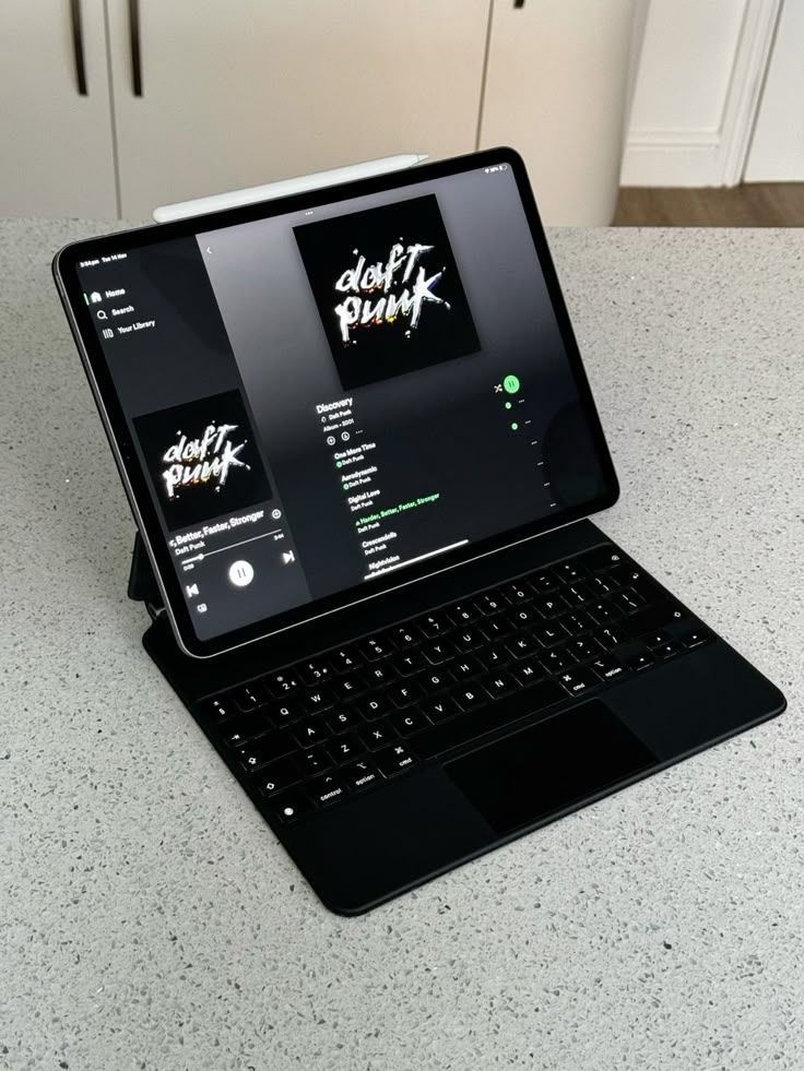 iPad Pro M4 + Magic Keyboard — Pro creative studio in your bag.
